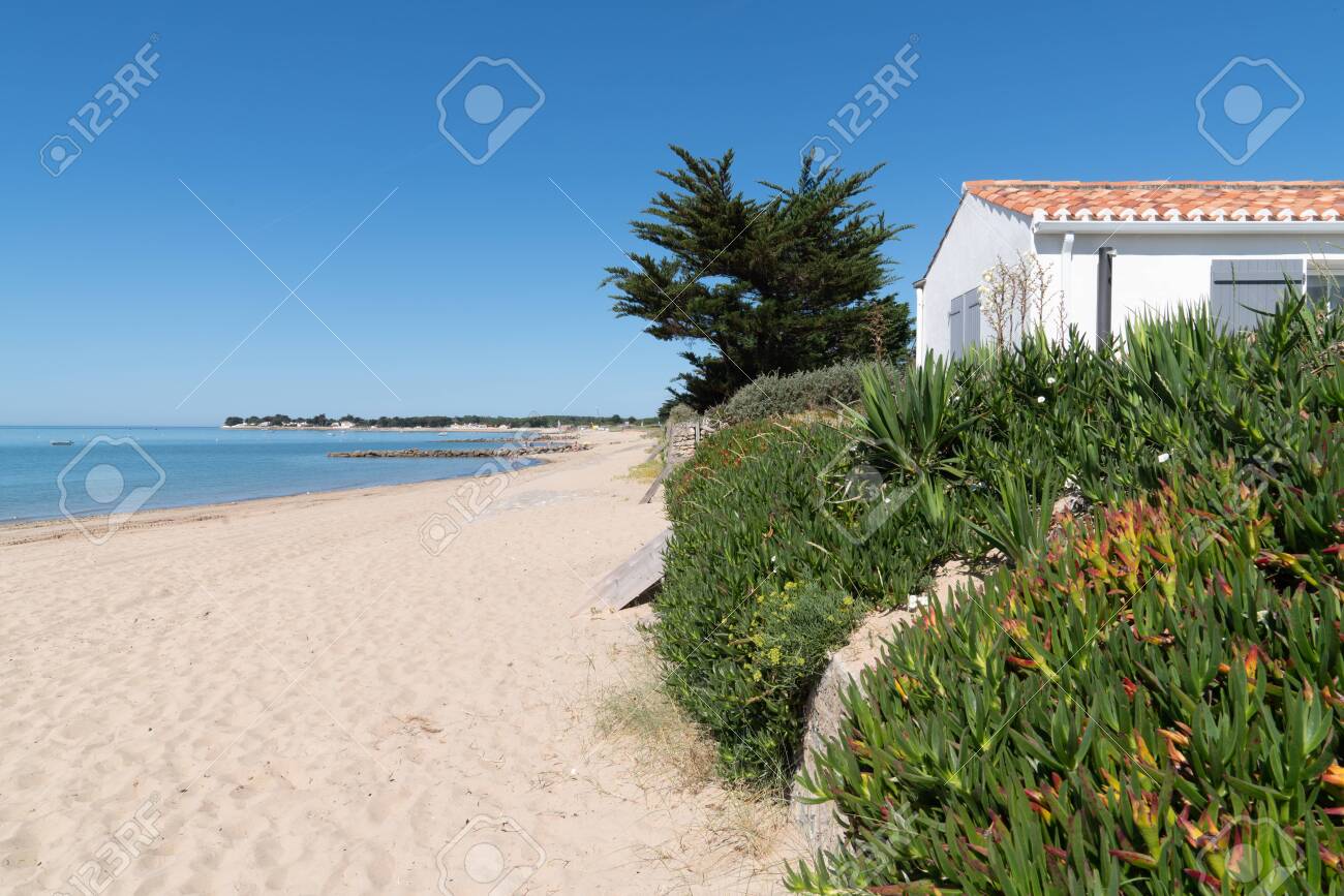 Vendee Seaside Beach House On The Island Of Noirmoutier In France Stock Photo