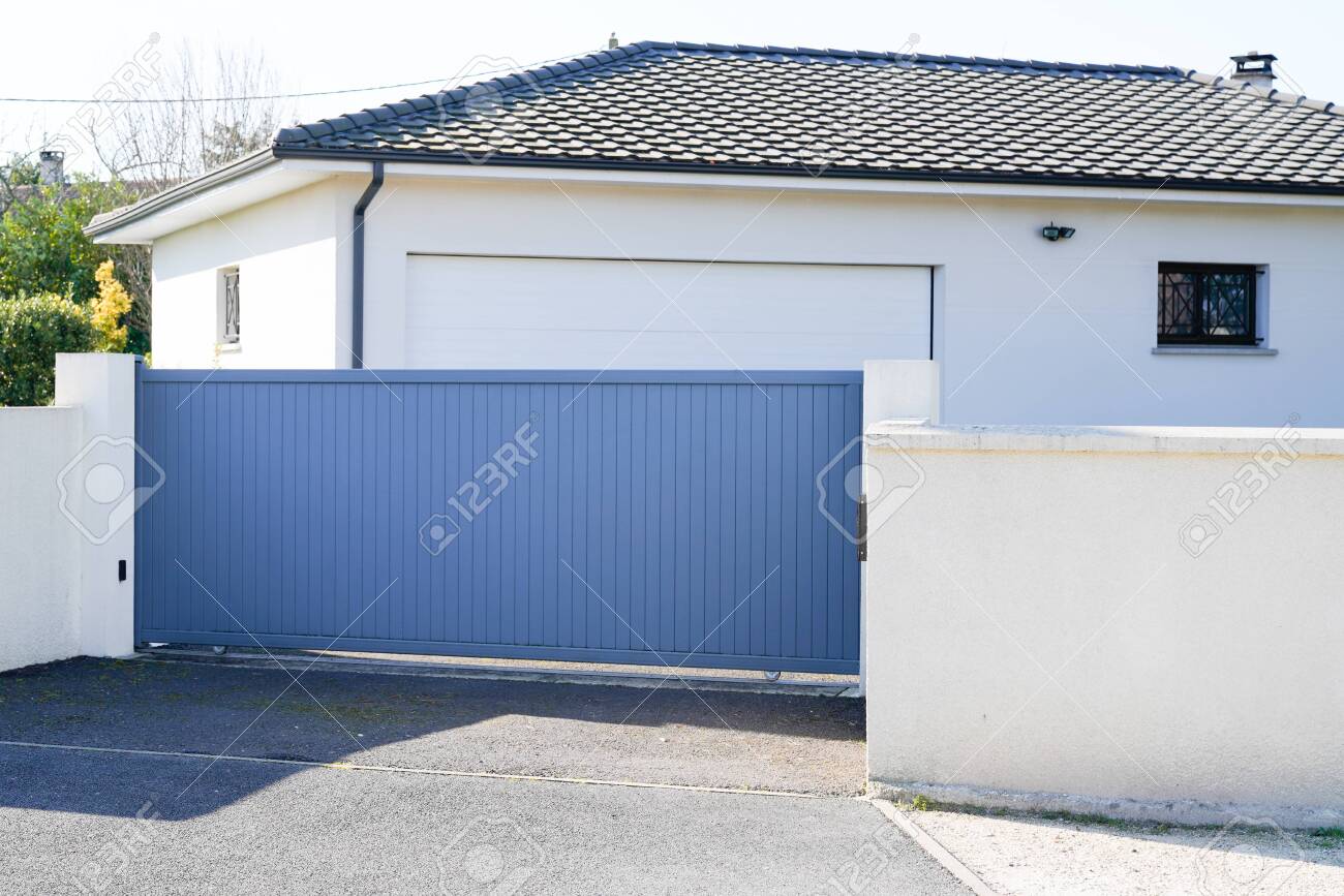 Automatic Sliding grey gate modern house - 138227584 Automatic Sliding grey gate modern house - 138227584