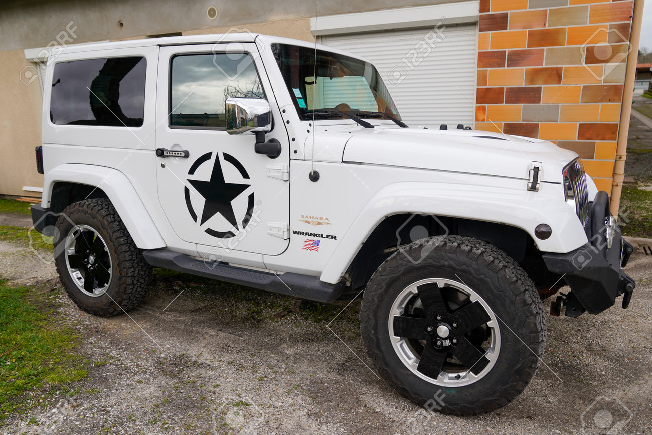 white jeep wrangler