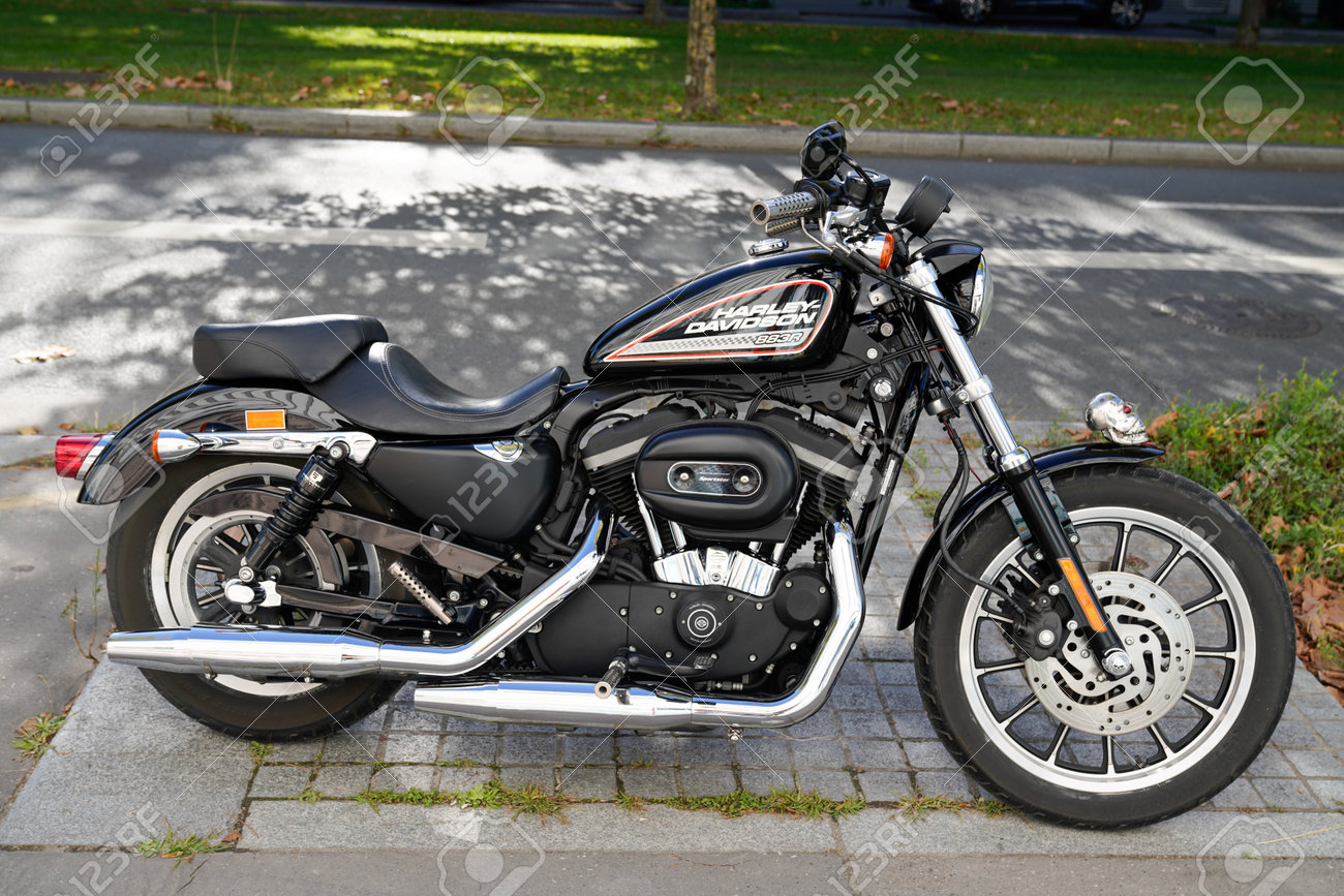 Bordeaux, Aquitaine France - 11 11 2021: Harley Davidson 883 Roadster  Motorbike With Sign On Black Tank Of American Sportster Motorcycle Stock  Photo, Picture and Royalty Free Image. Image 178209326., image size:1300x867