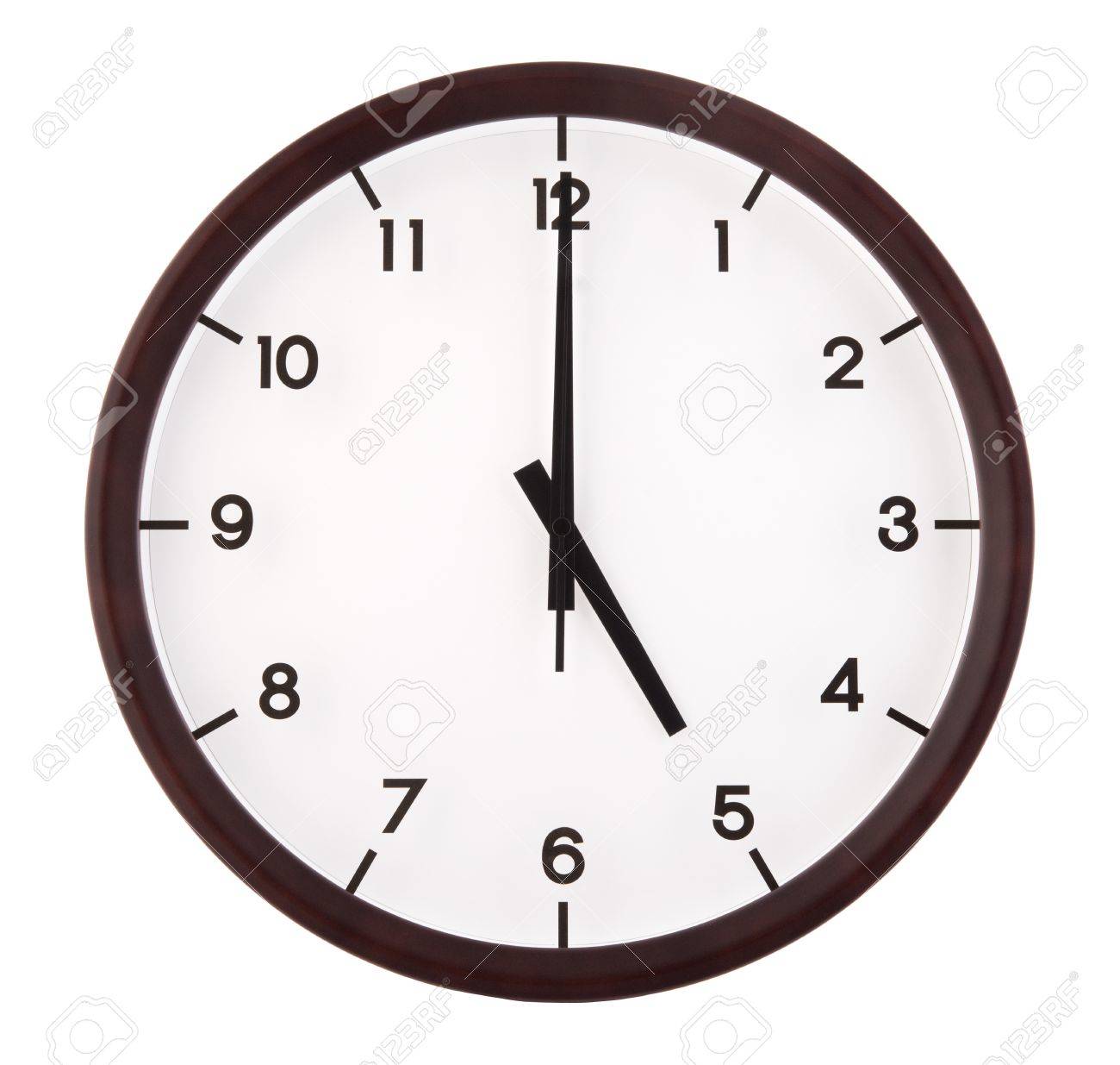 Klassische Analoge Uhr Zeigt Auf 05 00 Uhr Isoliert Auf Weissem Hintergrund Lizenzfreie Fotos Bilder Und Stock Fotografie Image 16420119