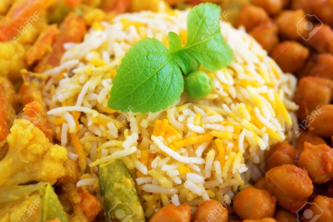 ベジタリアン チャーハンご飯やビリヤニ ライス クローズ アップ 新鮮なおいしいインド料理蒸気で調理されます の写真素材 画像素材 Image