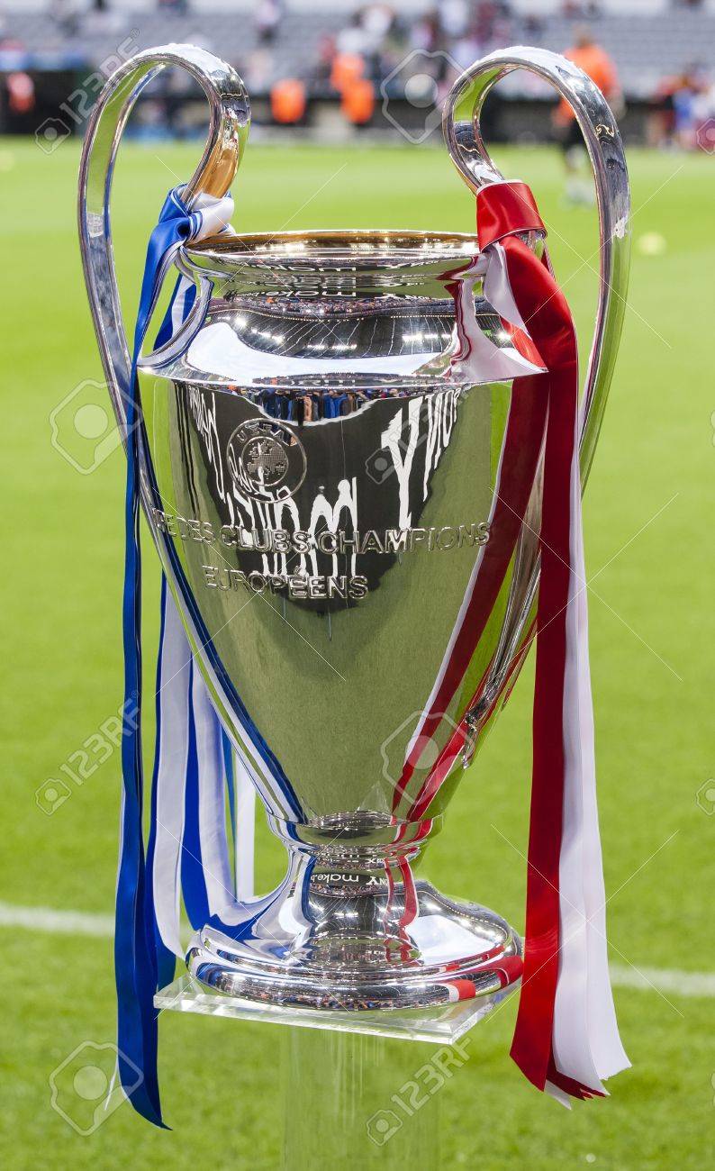 ミュンヘンの 5 月 19 日 ミュンヘン ドイツ アリアンツ アリーナで 12 年 5 月 19 日に Fc バイエルン ミュンヘン対チェルシー Fc Uefa チャンピオンズ リーグ決勝試合前に チャンピオンズ リーグ カップ の写真素材 画像素材 Image