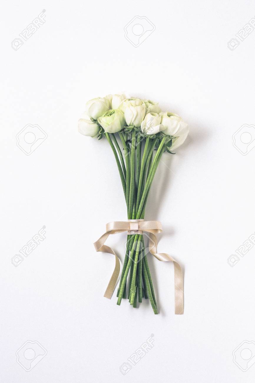 白い背景に白い花の花束 の写真素材 画像素材 Image