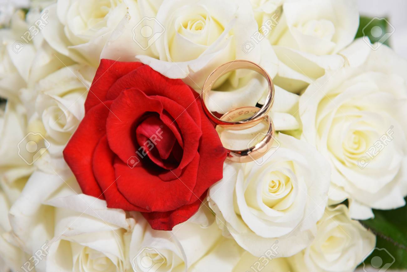結婚指輪とバラの花嫁の花束 の写真素材 画像素材 Image 結婚指輪とバラの花嫁の花束 の写真素材 画像素材 Image