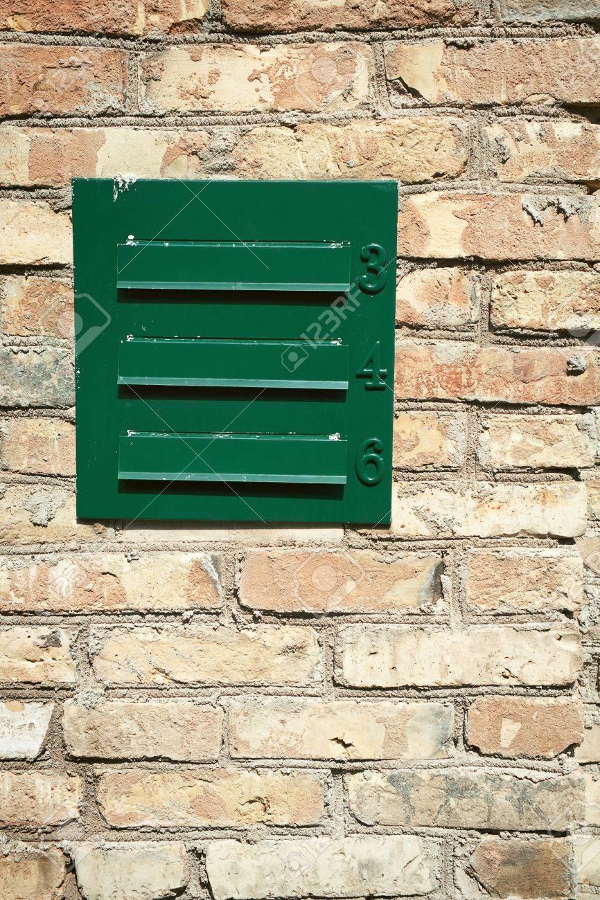 Buzon De Correo En Una Pared De Ladrillo Fotos Retratos Imagenes