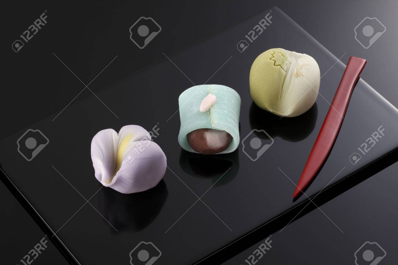 Japanese traditional confectionery cake "wagashi" on plate - 46191451 Japanese traditional confectionery cake "wagashi" on plate - 46191451