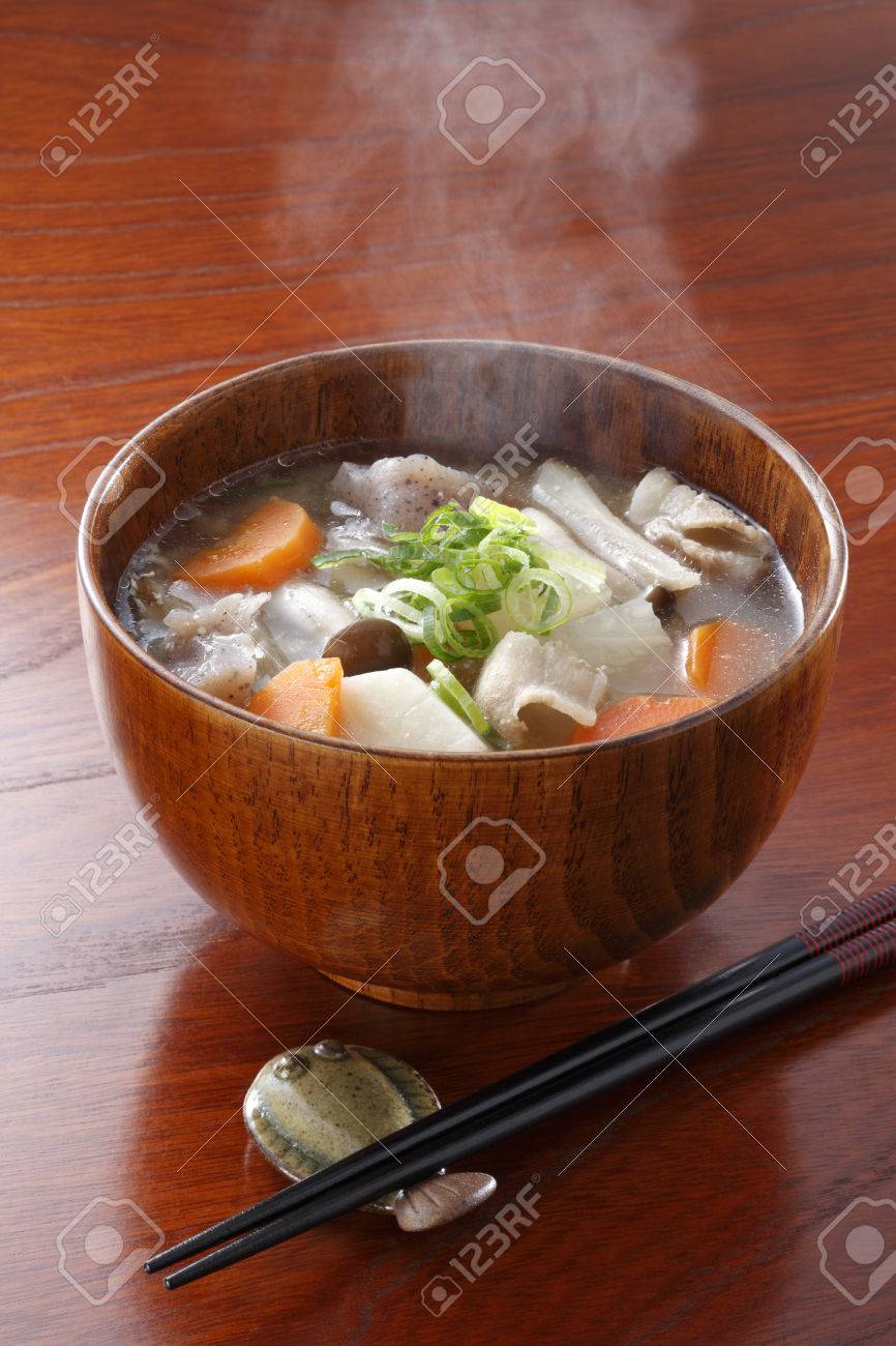 味噌汁 伝統的な日本料理豚汁 の写真素材 画像素材 Image