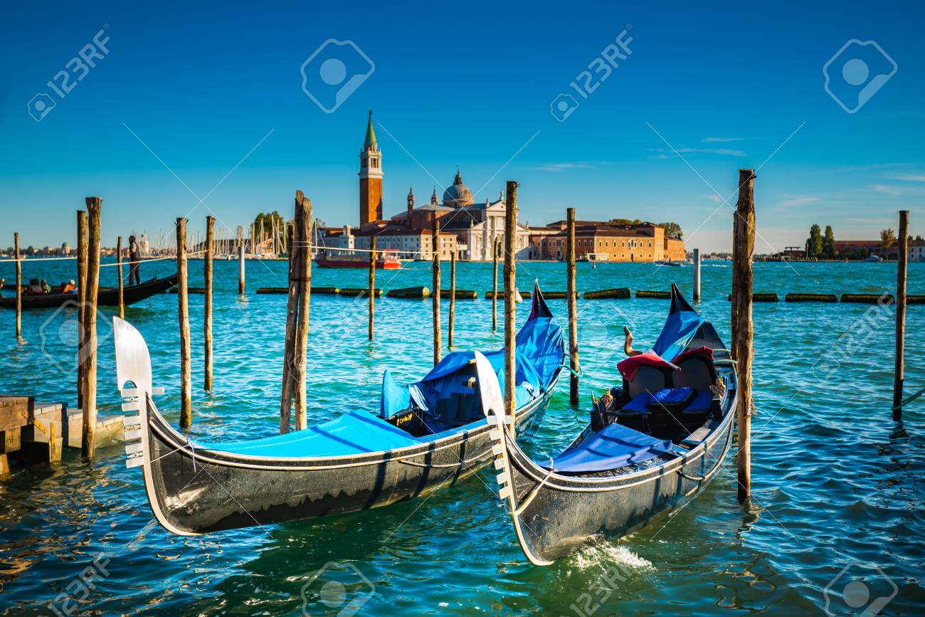 背景には ヴェネツィア イタリアでサン ジョルジョ マッジョーレ教会と大運河に浮かぶゴンドラ の写真素材 画像素材 Image 背景には ヴェネツィア イタリアでサン ジョルジョ マッジョーレ教会と大運河に浮かぶゴンドラ の写真素材 画像素材 Image