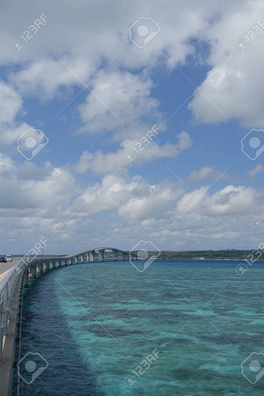 沖縄県宮古島市の伊良部島に大きくて長い伊良部橋 の写真素材 画像 沖縄県宮古島市の伊良部島に大きくて長い伊良部橋 の写真素材 画像
