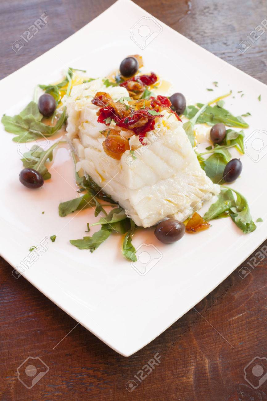 魚料理煮魚のフィレと野菜 の写真素材 画像素材 Image