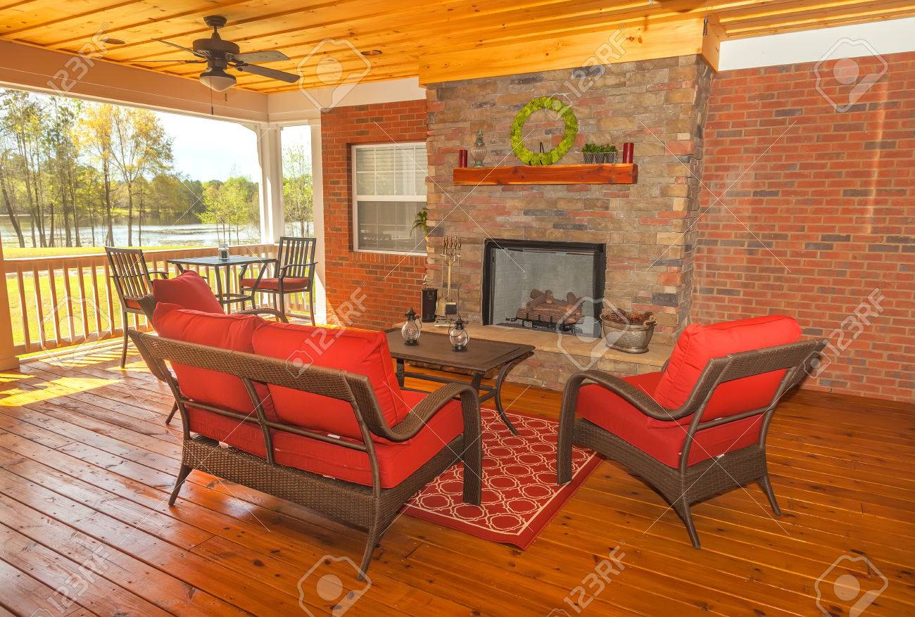 Screened in backyard deck with furniture overlooking lake - 35297798 Screened in backyard deck with furniture overlooking lake - 35297798