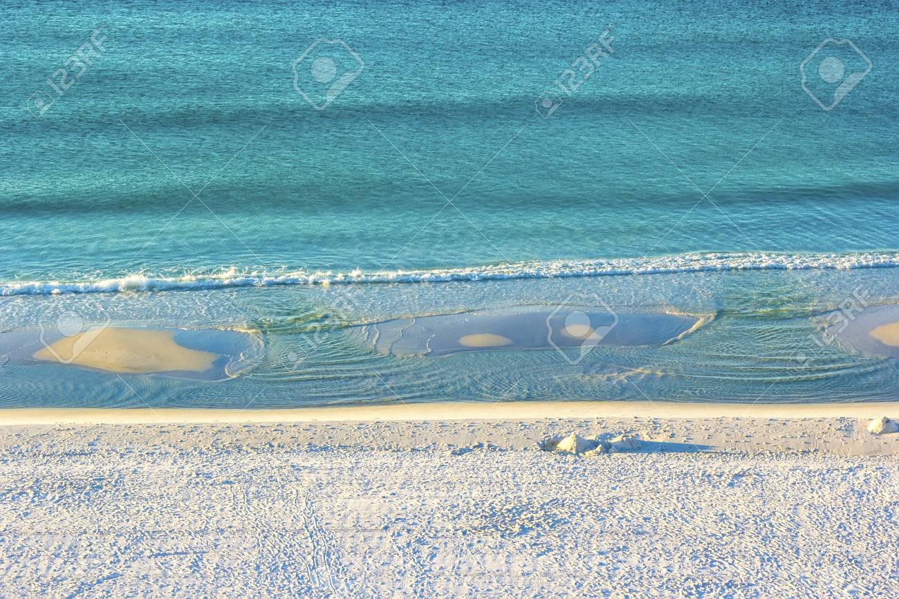 Stretch of Miramar Beach in Destin, Florida along the Gulf of Mexico - 35313949 Stretch of Miramar Beach in Destin, Florida along the Gulf of Mexico - 35313949