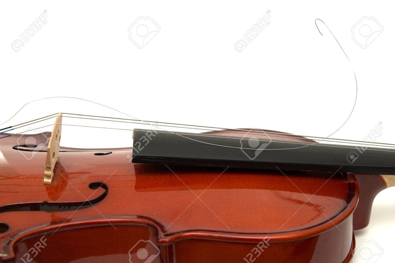 Поломанная скрипка. Порванная скрипка. Скрипка порванные струны. Струны на скрипке. Сломанная скрипка.