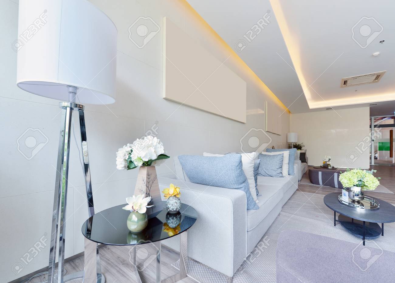 白の高級モダン リビング インテリア 装飾 インテリア デザイン の写真素材 画像素材 Image