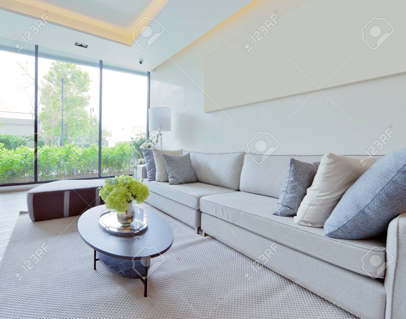 白の高級モダン リビング インテリア 装飾 インテリア デザイン の写真素材 画像素材 Image