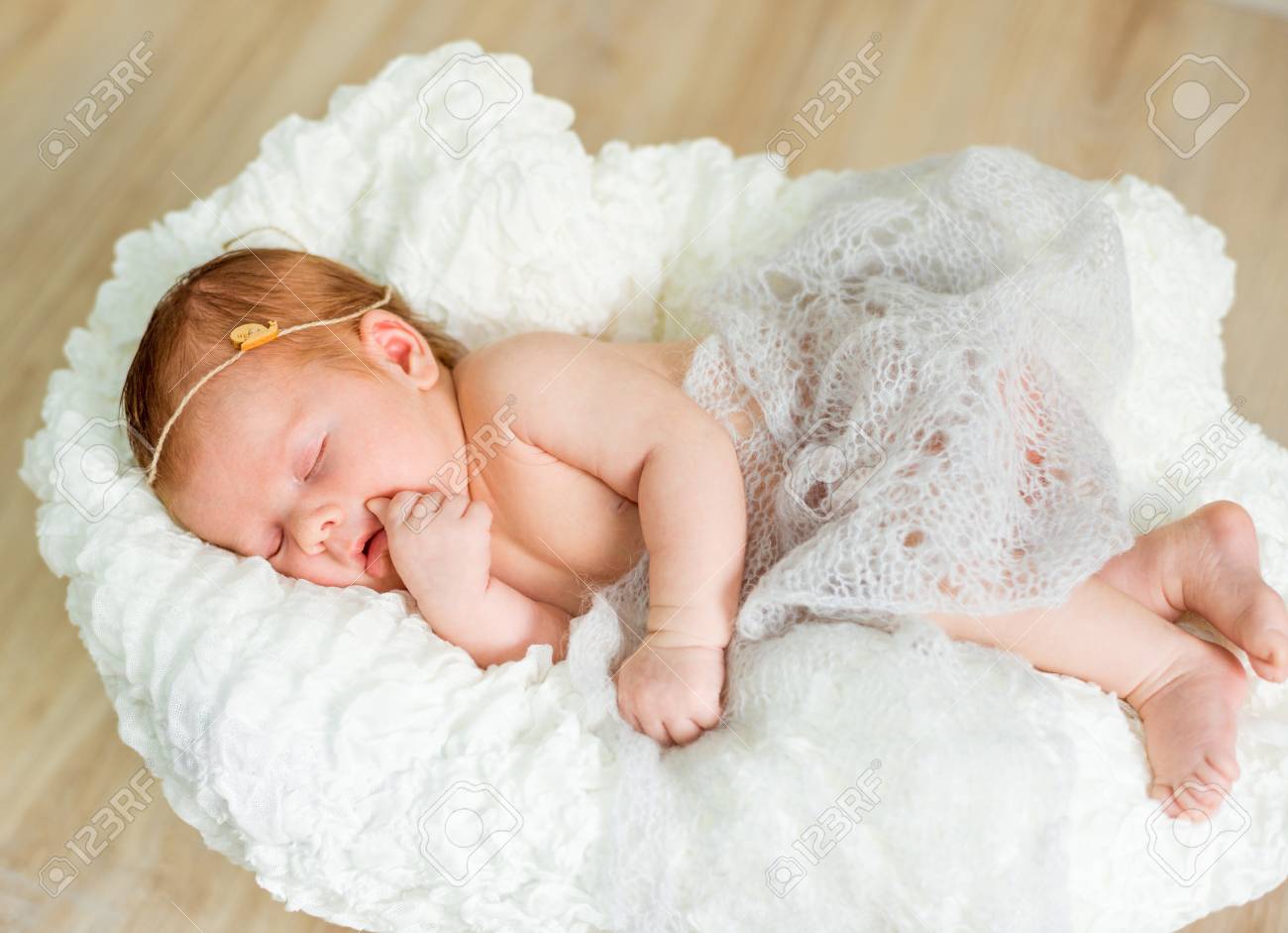 Dort Heureux Joli Bebe Nouveau Ne Banque D Images Et Photos Libres De Droits Image