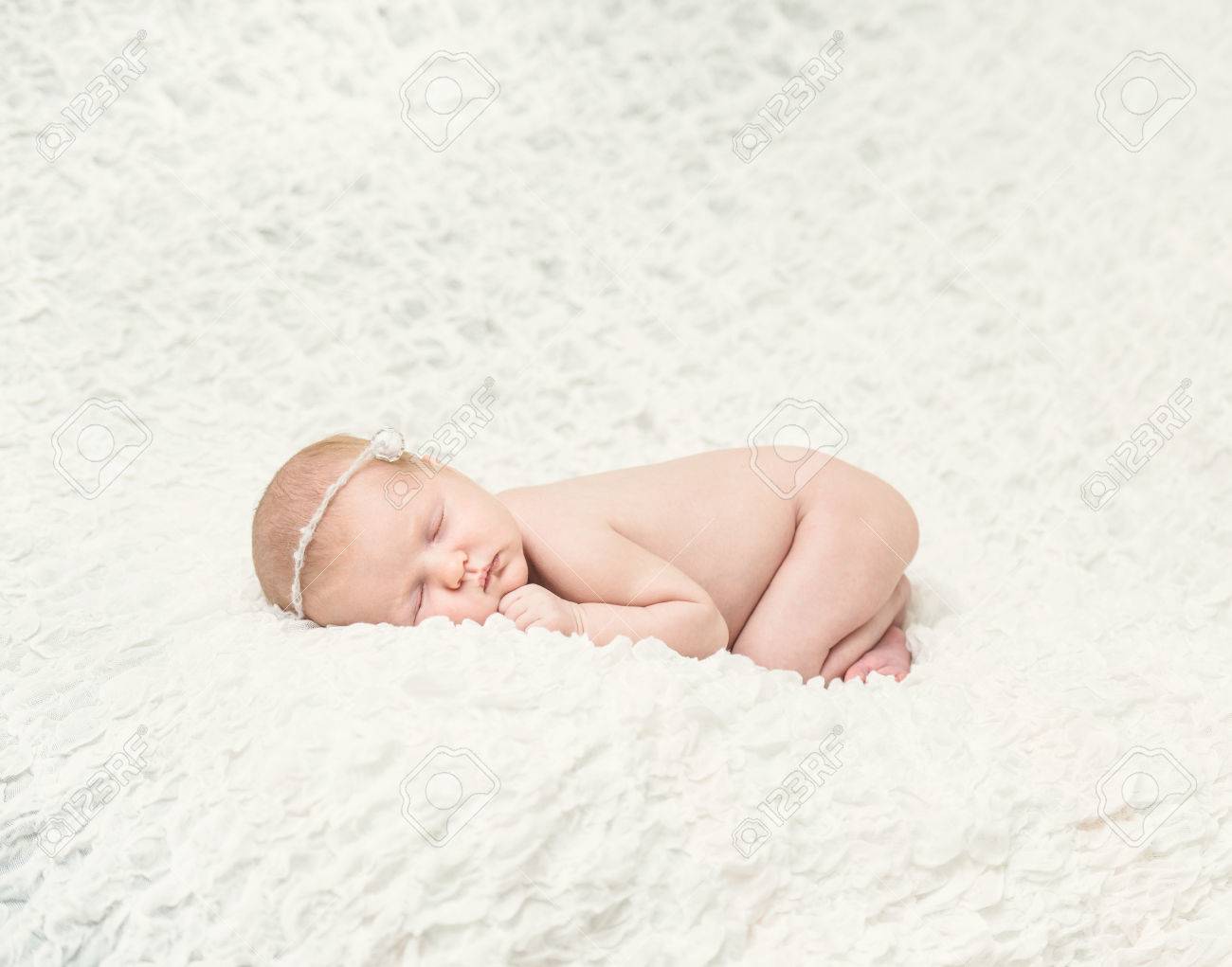 Mignon Bebe Qui Dort Nouveau Ne Banque D Images Et Photos Libres De Droits Image