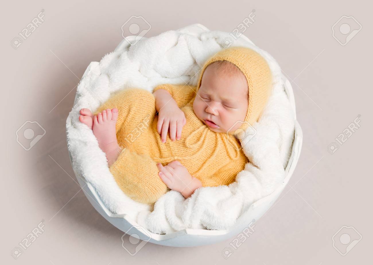 baby basket sleeping
