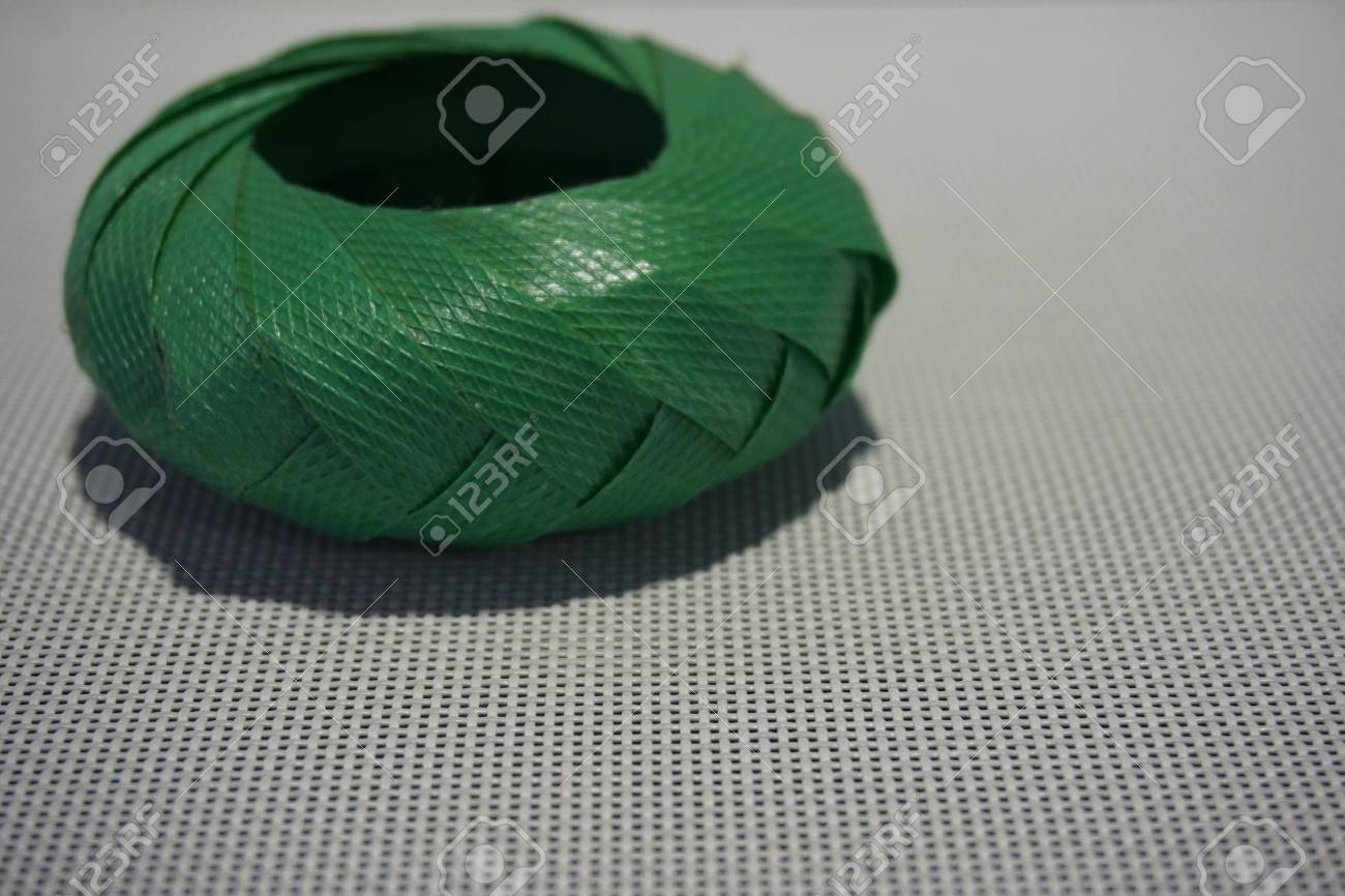 鳥の巣のような丸い形の織りのナイロンの概要 の写真素材 画像素材 Image