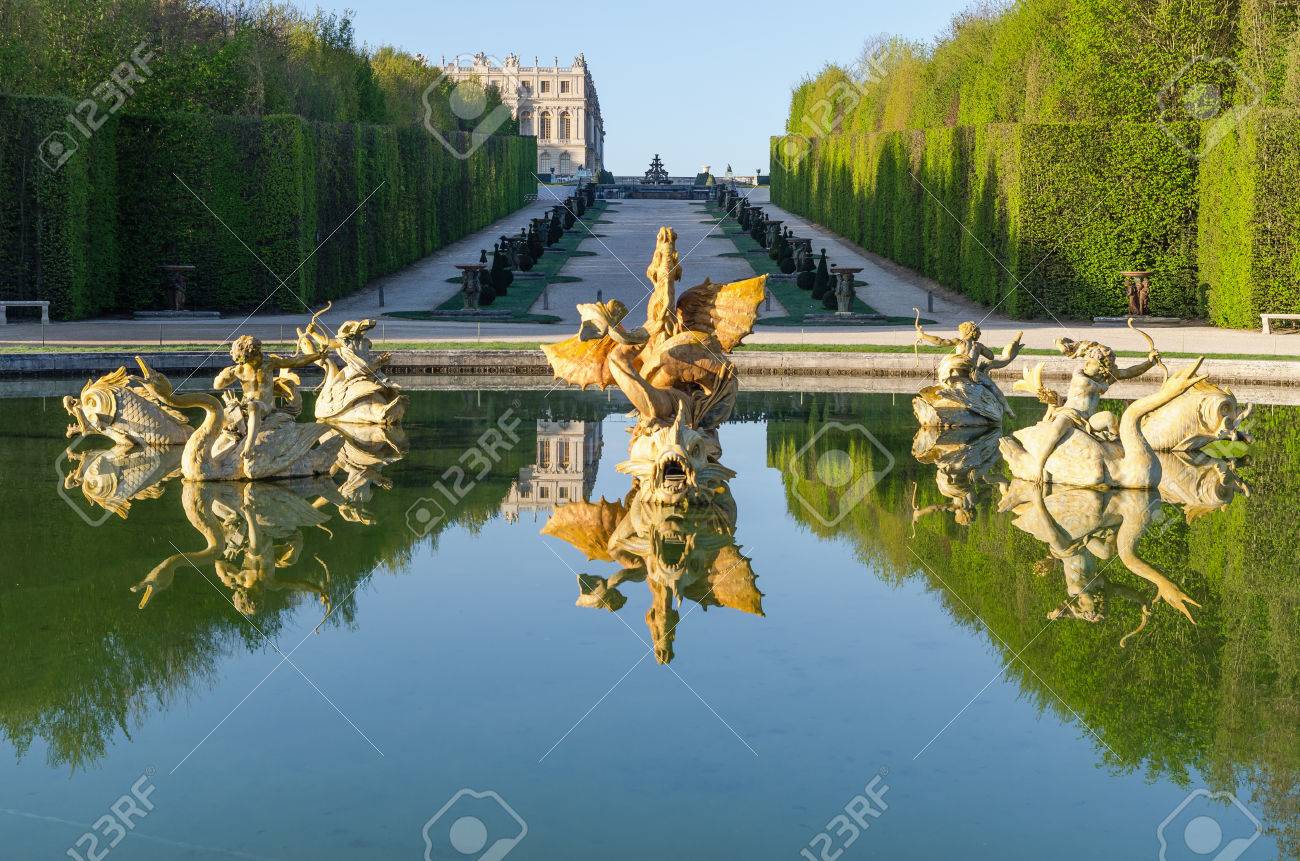 フランス ヴェルサイユ宮殿の庭園の噴水 の写真素材 画像素材 Image