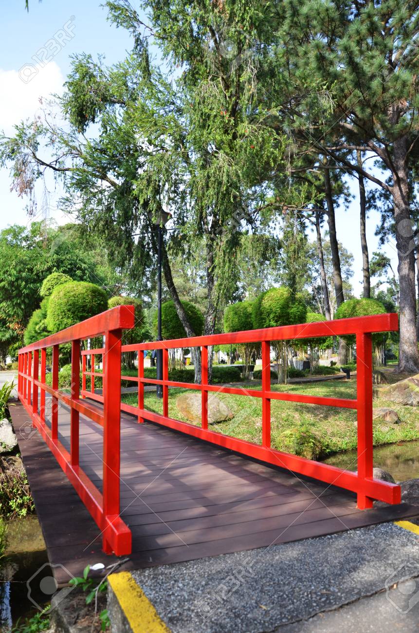 Rote Brücke Im Chinesischen Garten In Singapur Lizenzfreie Fotos ... Rote Brücke Im Chinesischen Garten In Singapur Lizenzfreie Fotos ...