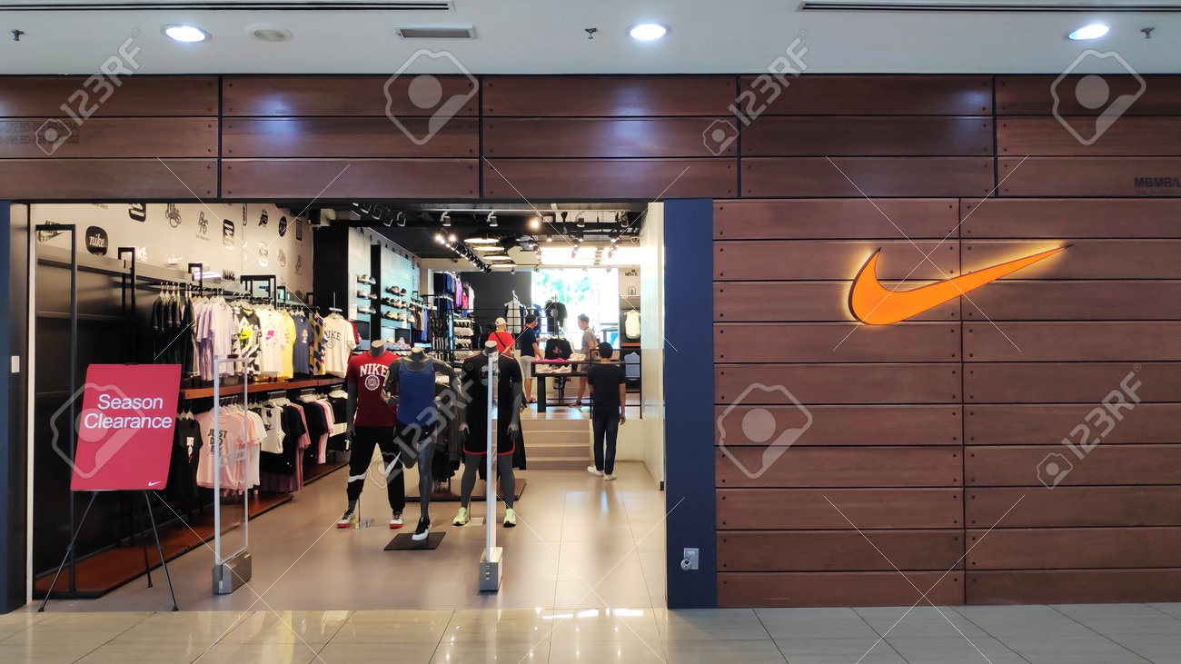 nike shoes in megamall