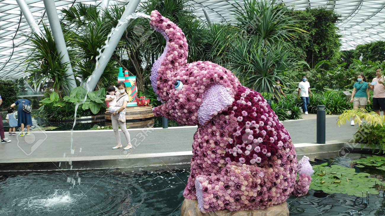 Singapore - Dec 31, 20120: Elephant sculpture located in Topiary walk at Jewel Changi Airport. Canopy Park in Singapore is perfect for those who want to unwind in a fun and carefree way. - 166241167 Singapore - Dec 31, 20120: Elephant sculpture located in Topiary walk at Jewel Changi Airport. Canopy Park in Singapore is perfect for those who want to unwind in a fun and carefree way. - 166241167