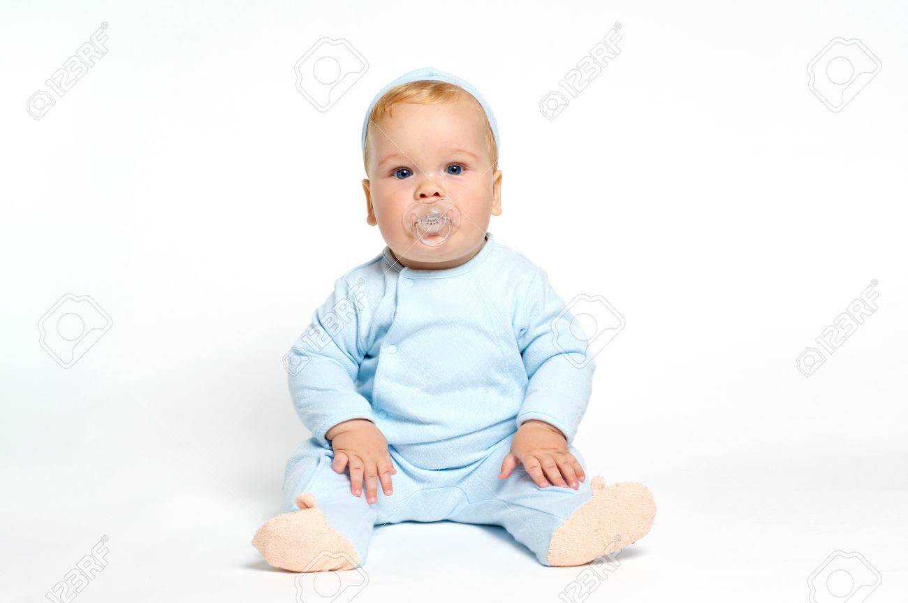 座っているおしゃぶりと金髪の赤ちゃん の写真素材 画像素材 Image