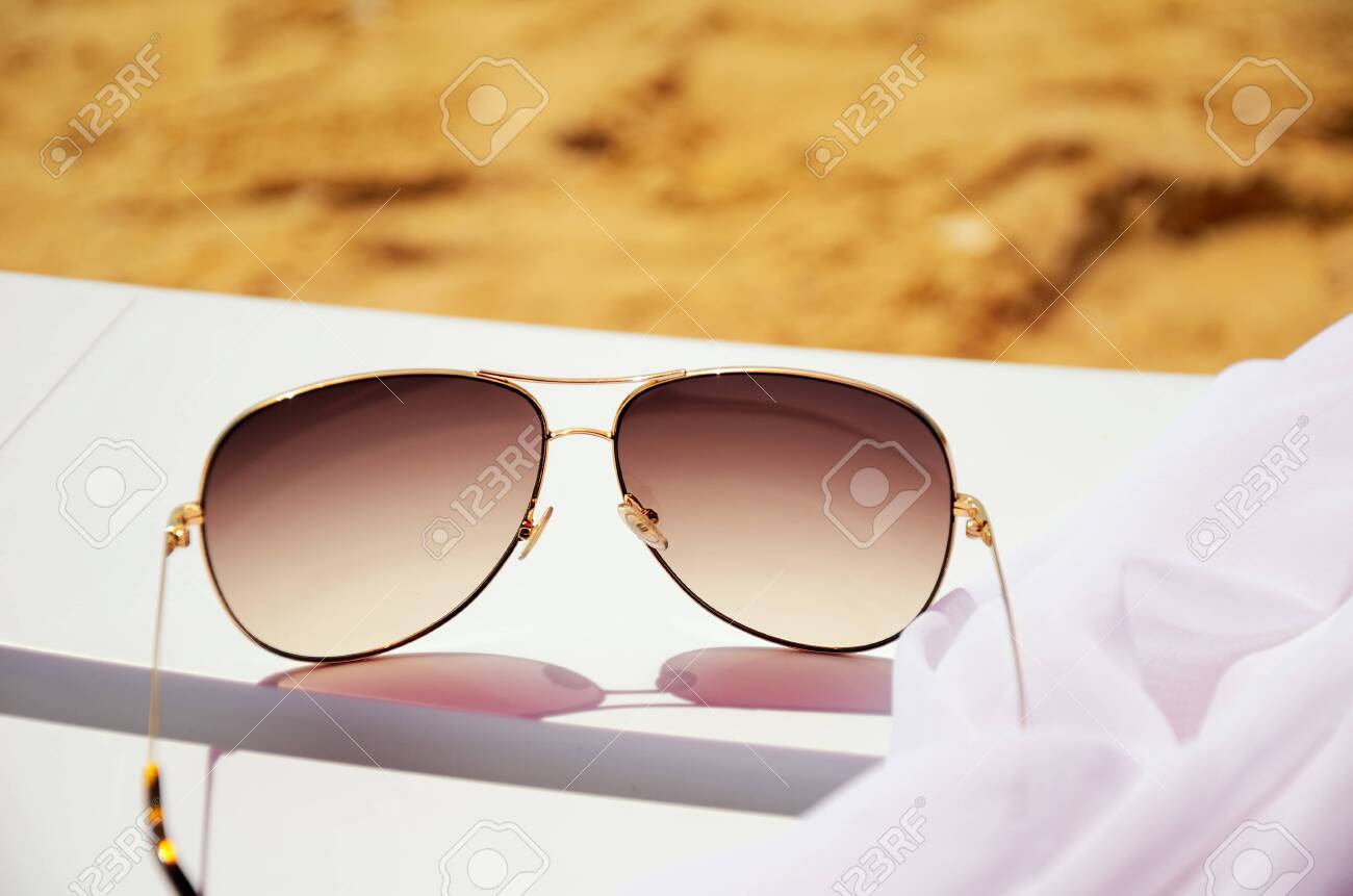 horizontal sunglasses