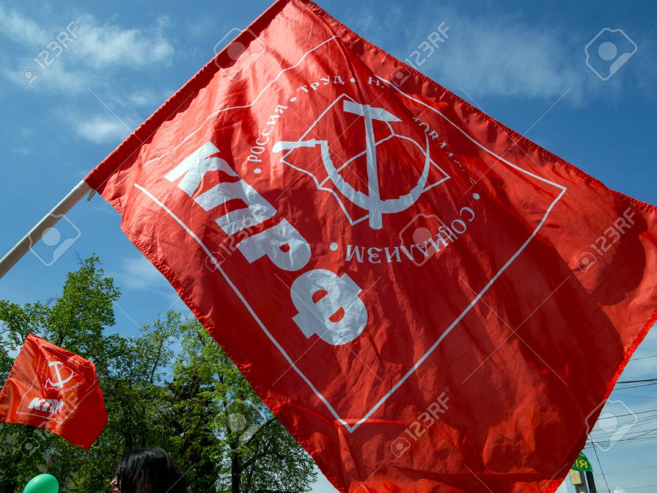 ロシアの共産主義の党の旗を振ってヴォロネジ ロシア連邦 17 年 5 月 1 日 の写真素材 画像素材 Image ロシアの共産主義の党の旗を振ってヴォロネジ ロシア連邦 17 年 5 月 1 日 の写真素材 画像素材 Image