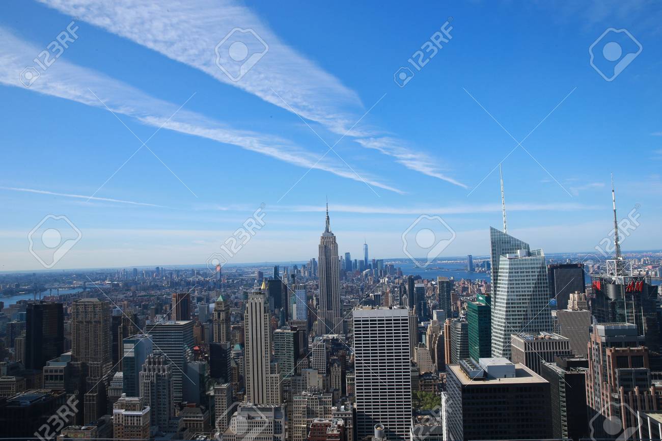 Une Vue De Manhattan Et L Empire State Building Et One World Trade Center A New York Banque D Images Et Photos Libres De Droits Image 87088331