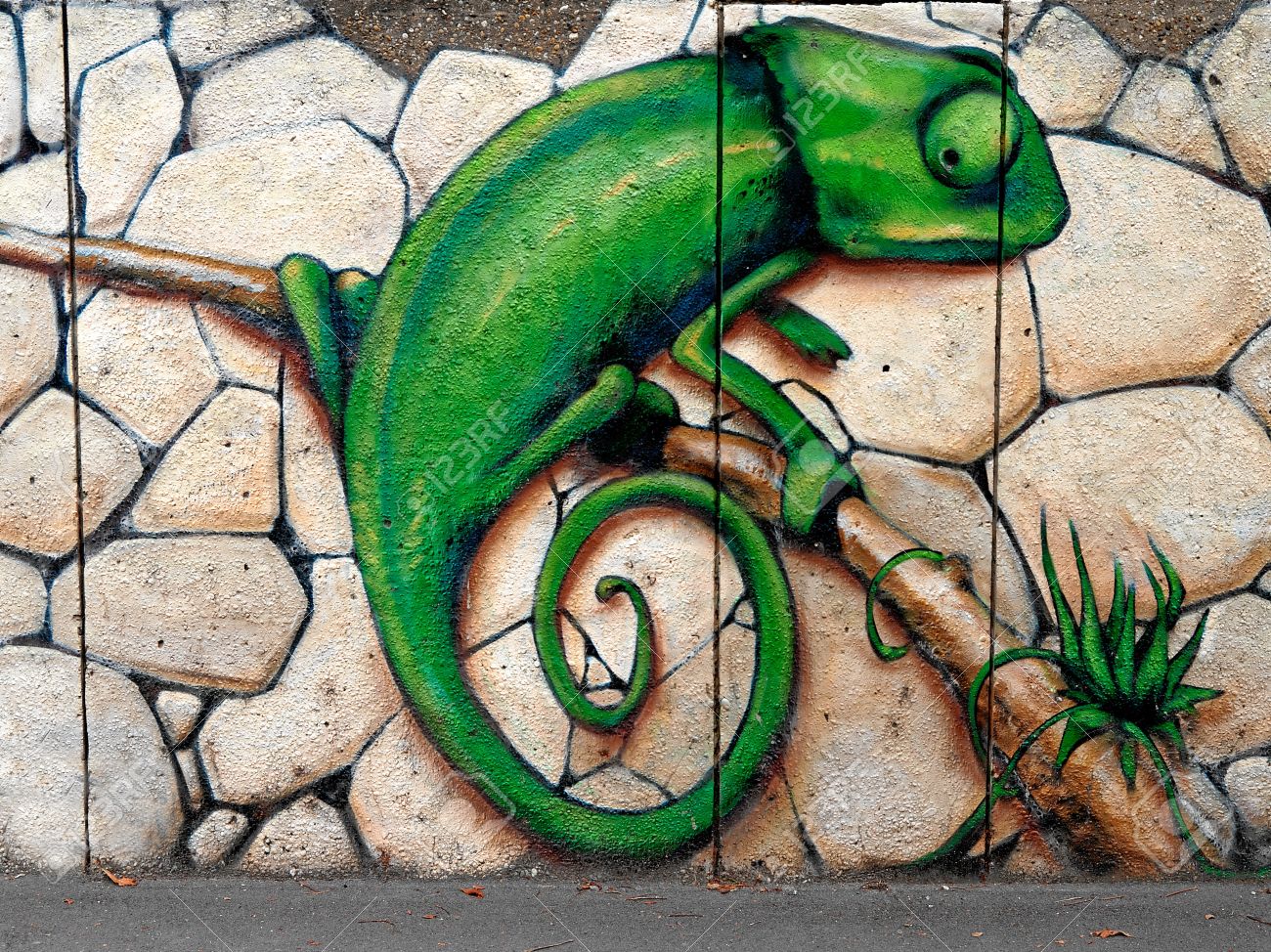 壁絵画 グラフィティ カメレオンスプライト落書き祭 11 ソフィア ブルガリアの写真撮影 10 09 11 の写真素材 画像素材 Image