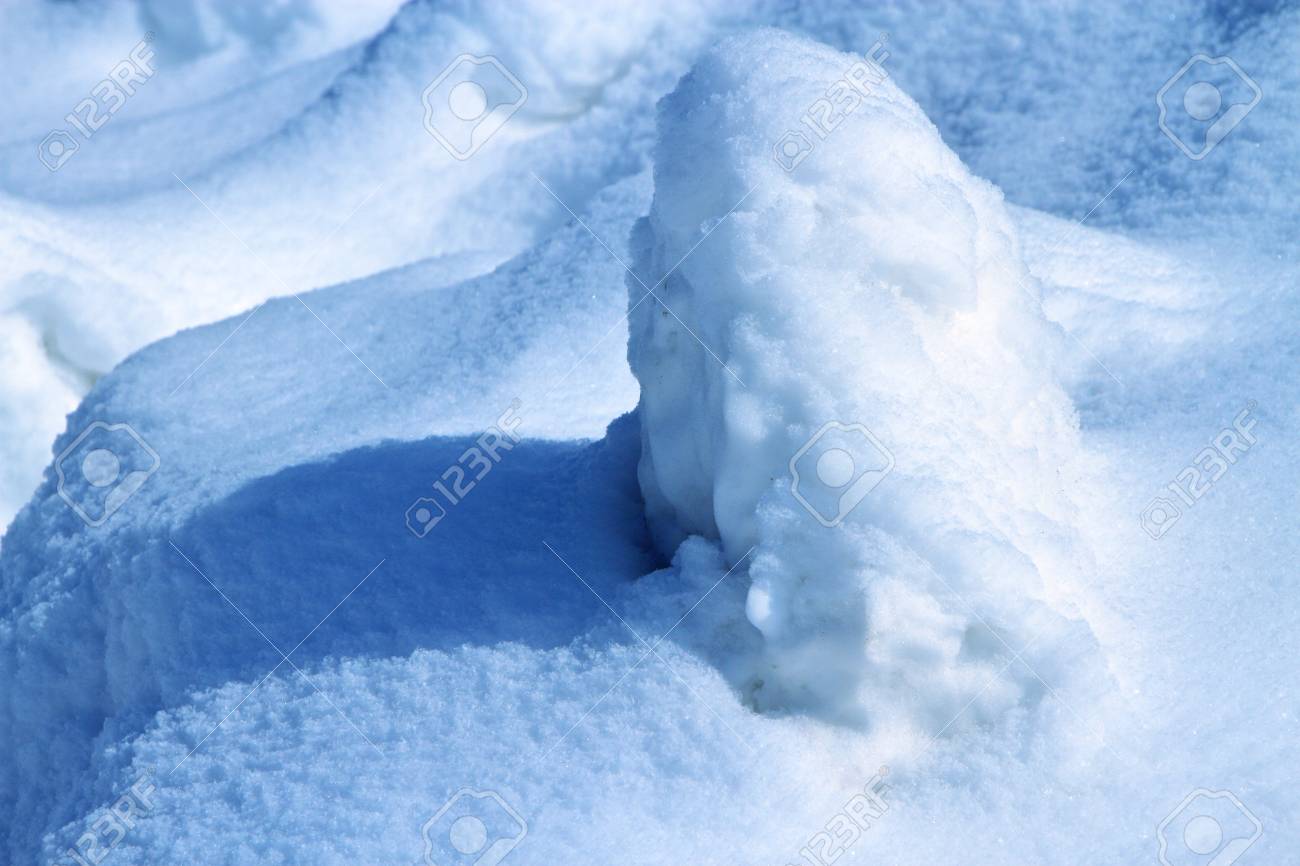 雪の結晶と雪片の背景は 太陽の下で輝く青と白の世界です の写真素材 画像素材 Image 雪の結晶と雪片の背景は 太陽の下で輝く青と白の世界です の写真素材 画像素材 Image