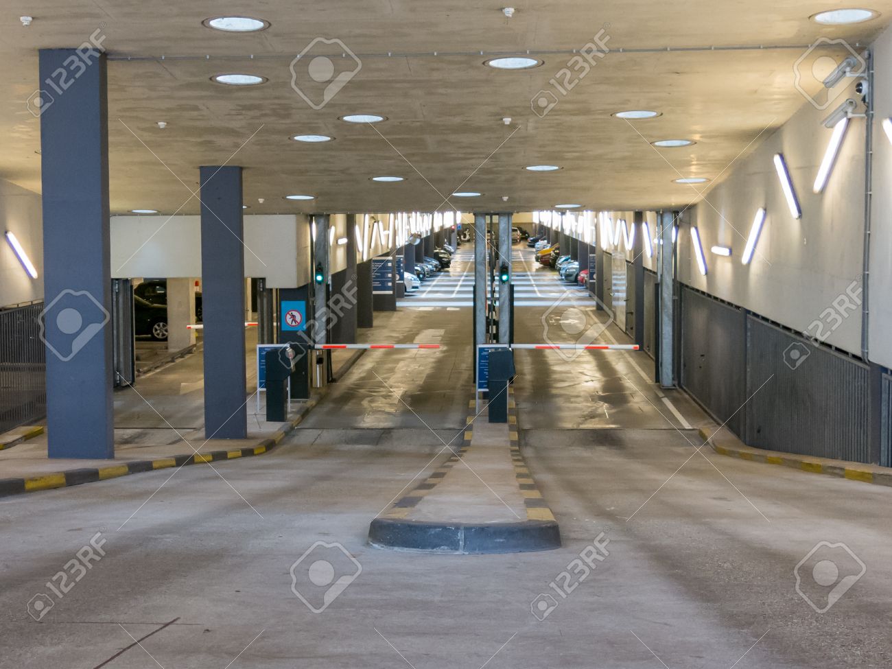 Entrance Of Parking Garage World Trade Center Prinsenhof In The Hague Stock  Photo, Picture and Royalty Free Image. Image 49317233., image size:1300x975