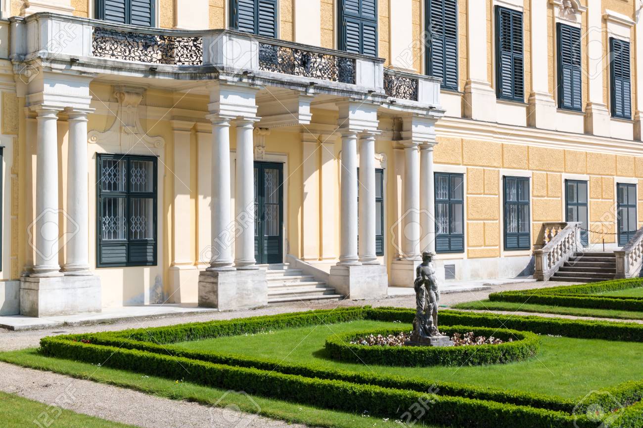 西のファサードとウィーン オーストリアの Kammergarten Hietzing 枢密顧問官庭園シェーンブルン宮殿でメレアグロスの彫刻 の写真素材 画像素材 Image 西のファサードとウィーン オーストリアの Kammergarten Hietzing 枢密顧問官庭園シェーンブルン宮殿でメレアグロスの彫刻 の写真素材 画像素材 Image