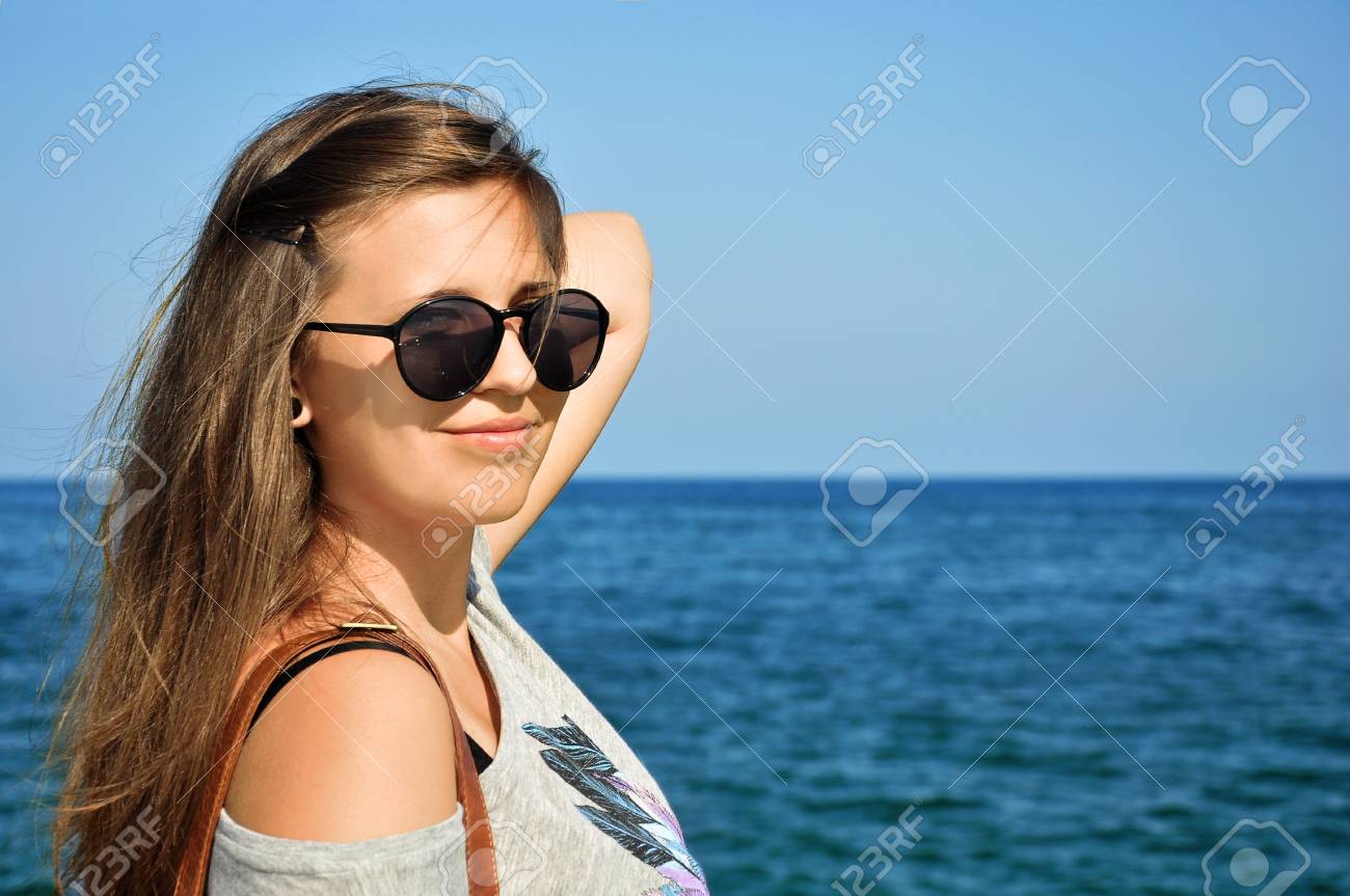 avec lunettes soleil