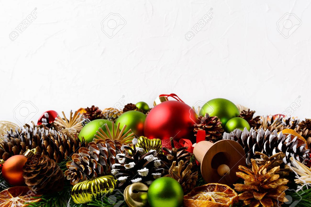 fabulous top fondo del saludo de la navidad con pias de pino decorados a mano decoracin de with decoracion con pias secas with adornos con pias with adornos - Adornos De Navidad Con Pias fabulous top fondo del saludo de la navidad con pias de pino decorados a mano decoracin de with decoracion con pias secas with adornos con pias with adornos - Adornos De Navidad Con Pias