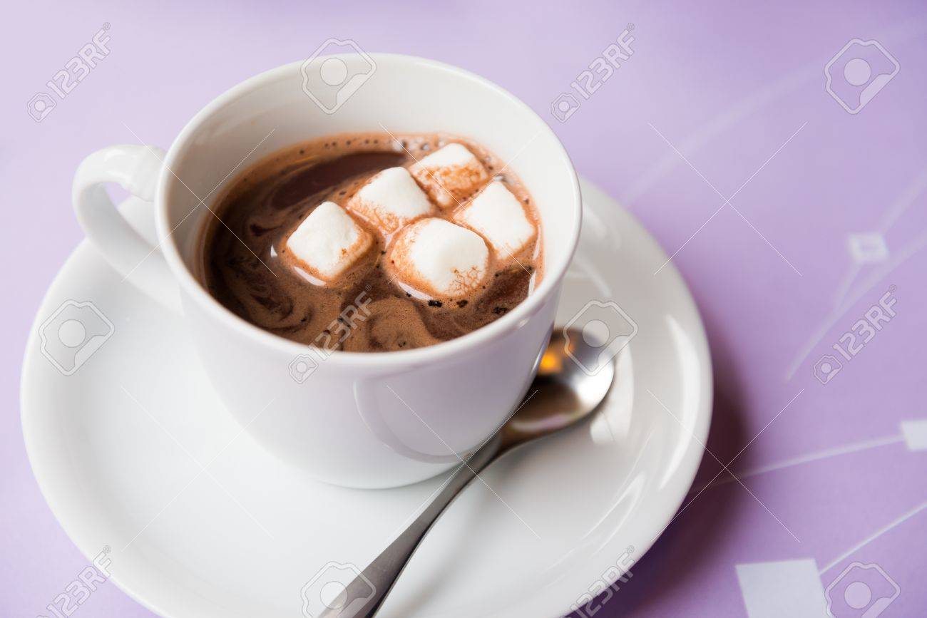 cup of hot chocolate with marshmallows topping - 21427586 cup of hot chocolate with marshmallows topping - 21427586
