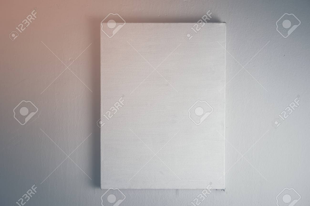 Weisse Leinwand Rahmen Auf Weissem Hintergrund Lizenzfreie Fotos Bilder Und Stock Fotografie Image