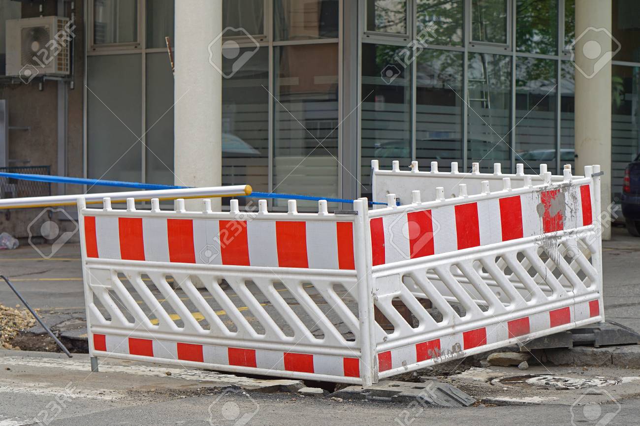 Resultado de imagen para barrera de seguridad calle