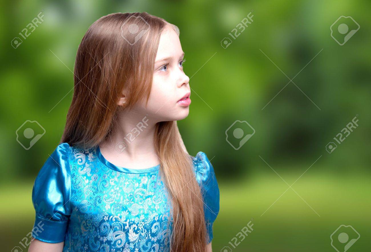Belle Petite Fille Enfant Blonde Profil Portrait Recherche Isole Sur Fond Blanc Studio Banque D Images Et Photos Libres De Droits Image Belle Petite Fille Enfant Blonde Profil Portrait Recherche Isole Sur Fond Blanc Studio Banque D Images Et Photos Libres De Droits Image