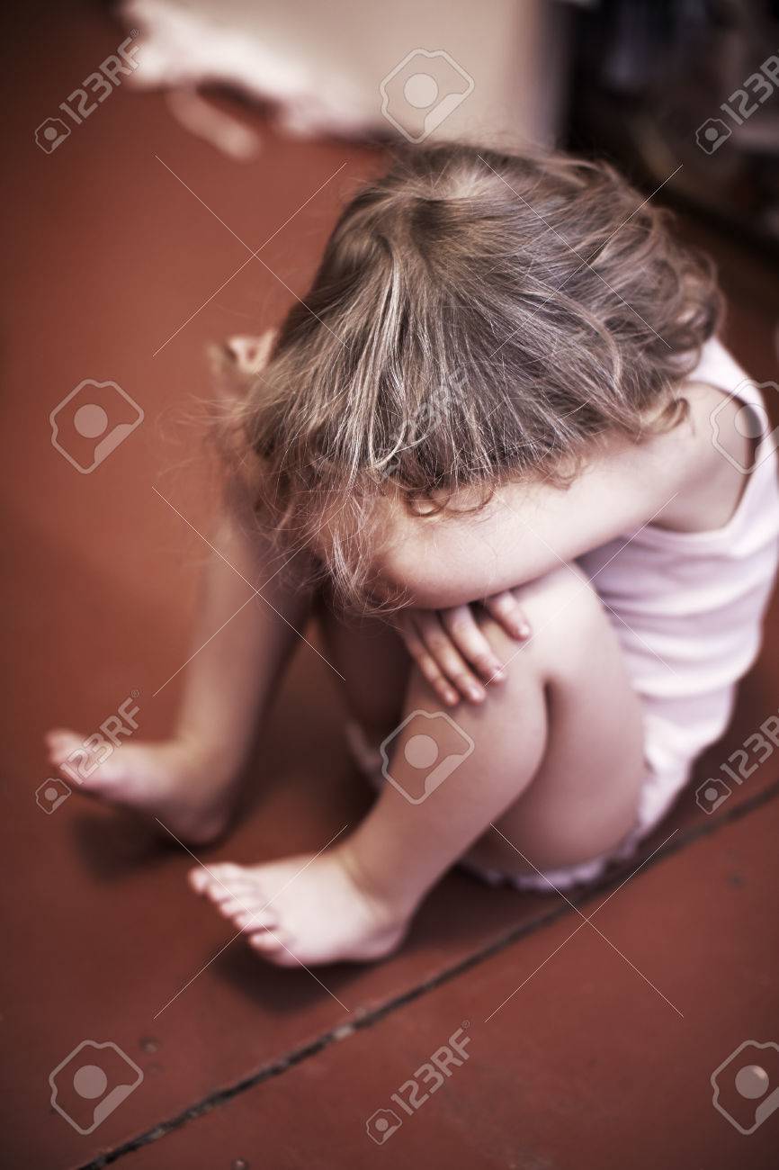 Bebe Triste Llorando Nina Fotos Retratos Imagenes Y Fotografia De Archivo Libres De Derecho Image