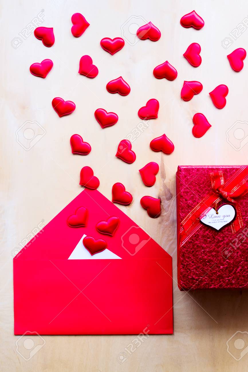 red hearts with envelope