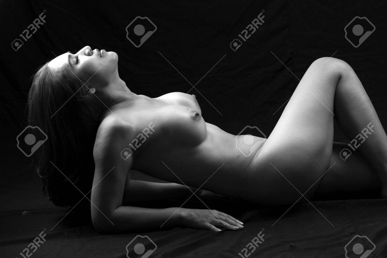  トランスジェンダー ヌード トランスジェンダー モデル裸ポーズ スタジオの写真素材・画像素材 Image 25920993