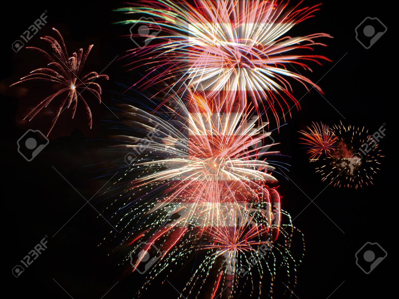 独立記念日と他のアメリカのお祝いの花火背景 の写真素材 画像素材 Image