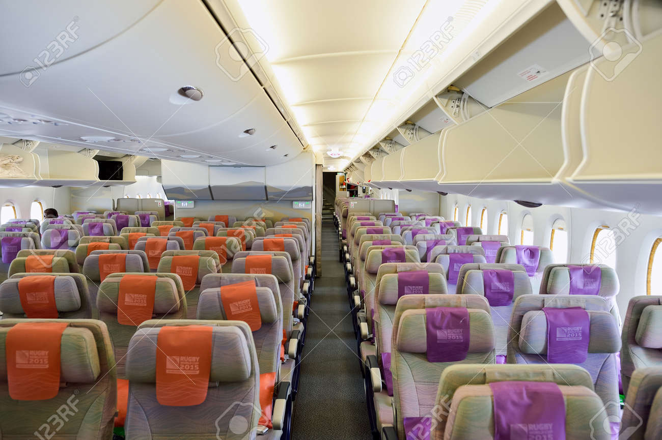 BANGKOK, THAÏLANDE - 9 Septembre 2015: Emirates Airbus Intérieur De ... BANGKOK, THAÏLANDE - 9 Septembre 2015: Emirates Airbus Intérieur De ...