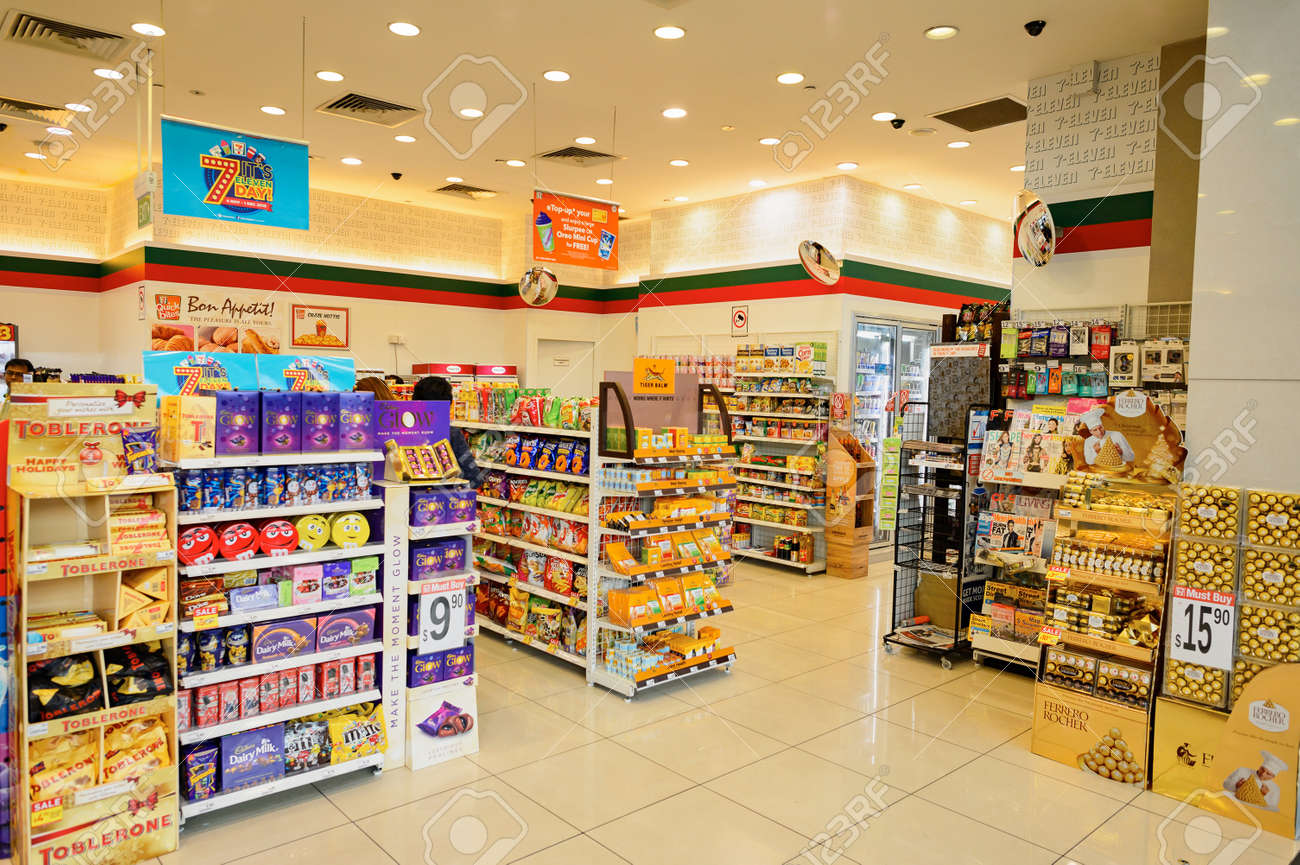 シンガポール 15 年 11 月 8 日 セブン イレブン店舗のインテリア セブン イレブンはコンビニの国際チェーンです の写真素材 画像 素材 Image