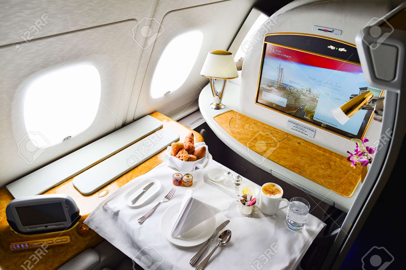 DUBAI, Vereinigte Arabische Emirate - 31. März, 2015: Emirates ... DUBAI, Vereinigte Arabische Emirate - 31. März, 2015: Emirates ...