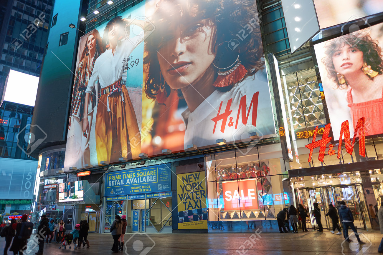 New York Circa March 2016 Times Square H M Store At Night H M Hennes
